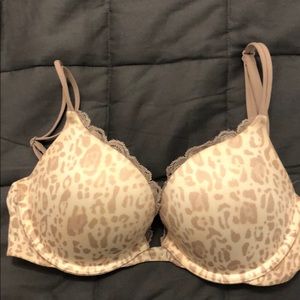Light pink leopard bra